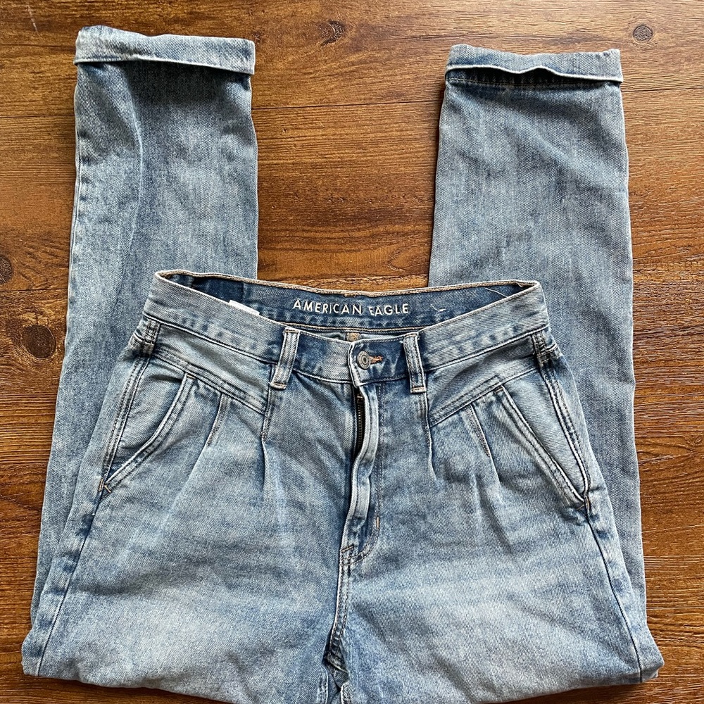 American Eagle pleated mom jeans